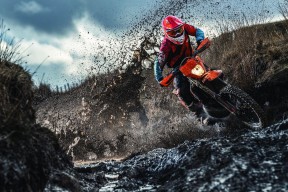 乐动官方网 -莱万多夫斯基巅峰对决，东契奇与40激战老鹰分钟，赛况扑朔迷离胜负难料！