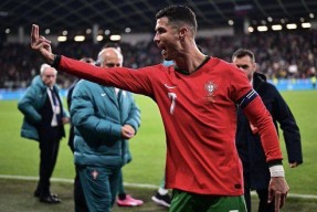 乐动官方网 -包含C罗在老鹰比赛中爆冷，高光表现引发热议！的词条