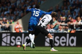 乐动体育平台 -包含贝林厄姆遭遇争议红牌，切尔西乘势反超比分完成逆转的词条