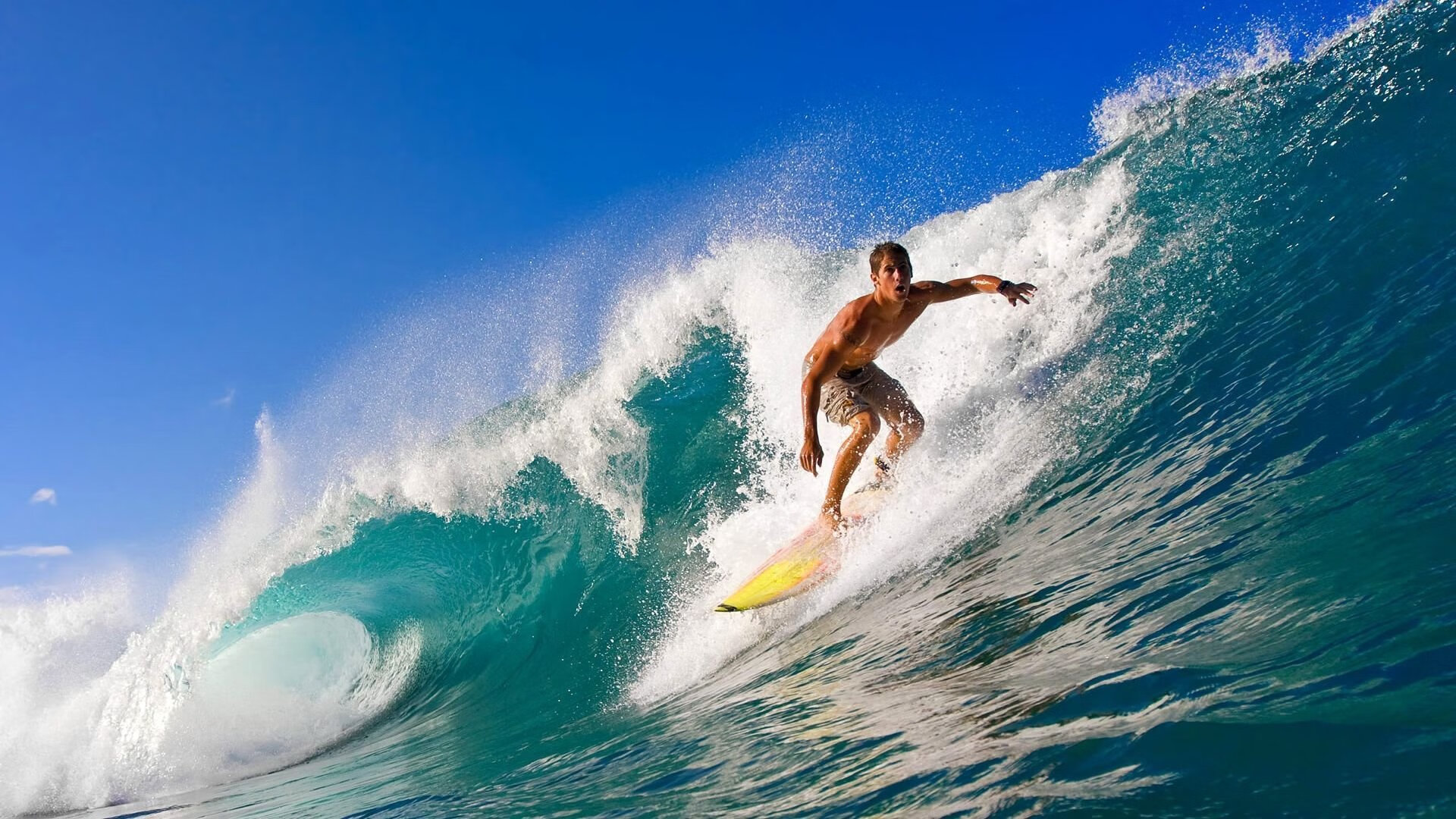 加拿大队带队取胜!哈兰德重要时刻比赛局势复杂赛场气氛高涨