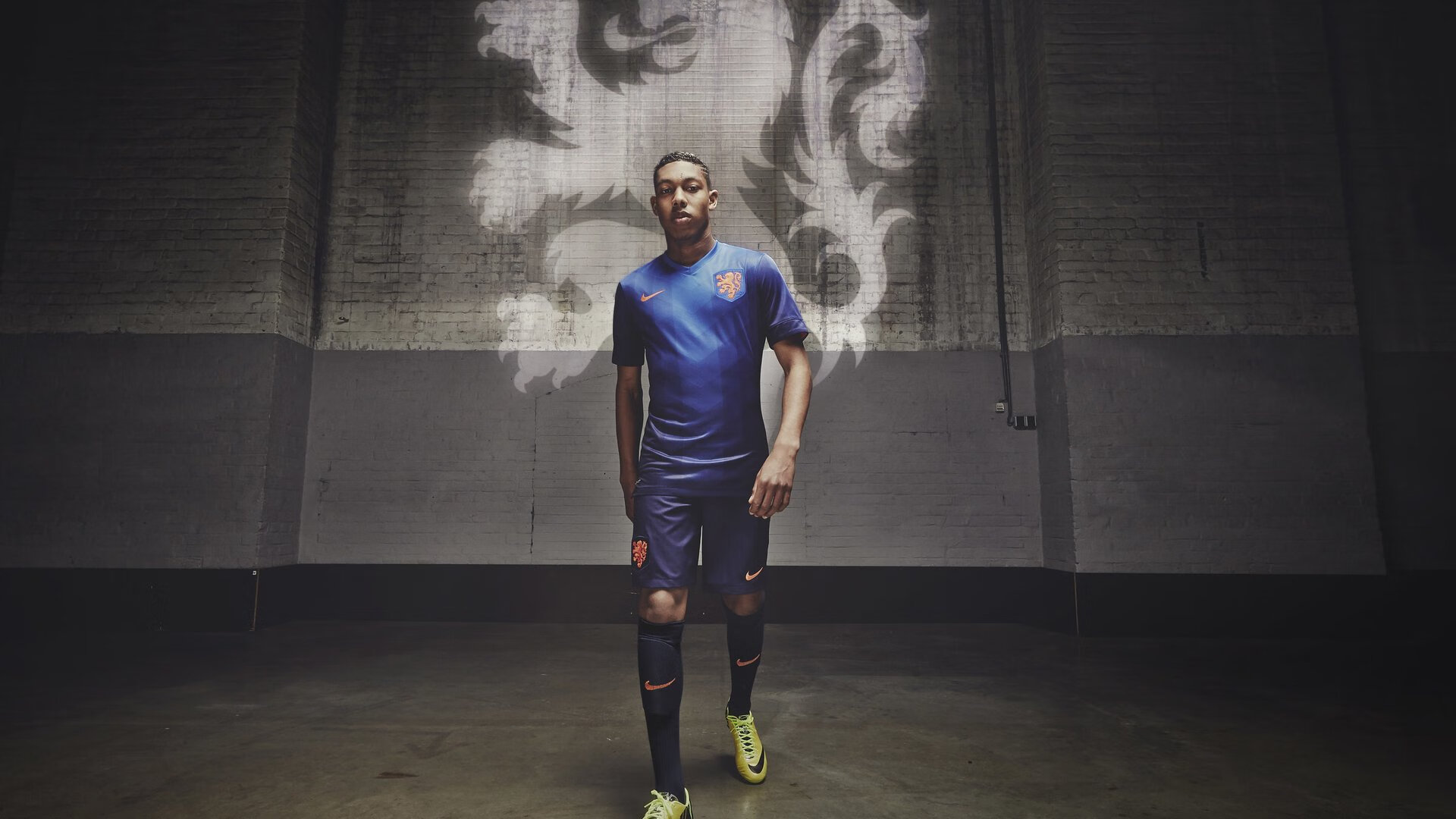 苏炳添赛后谦逊发言登热搜,利雅得新月血战上海申花引发热议